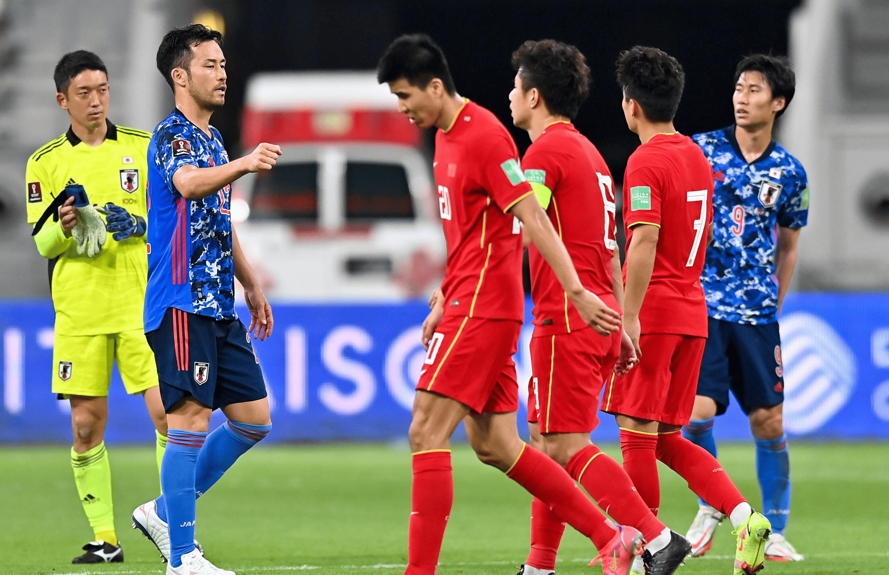 包含皇家社会发布备战花絮，集结日外线爆发，亚冠任务艰巨，控场能力受关注的词条